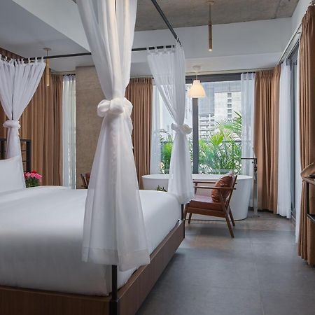 Cest La Vie Boutique Hotel Phnom Penh Exterior photo