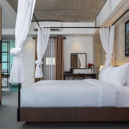 Cest La Vie Boutique Hotel Phnom Penh Exterior photo